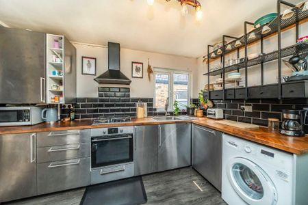 2 bedroom flat to rent - Photo 4