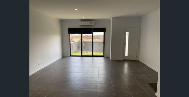 Contemporary Living - Photo 1