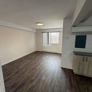 4 1/2 RÉNOVÉ - ANJOU - Photo 3