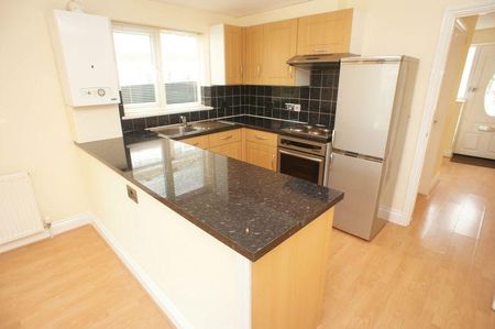 2 bedroom semi-detached house to rent - Photo 2