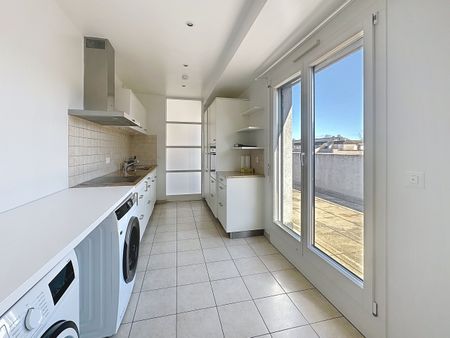 Attic apartment through without vis-à-vis with terrace - Photo 5
