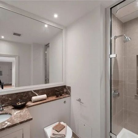 3 bedroom flat in Belgravia - Photo 3