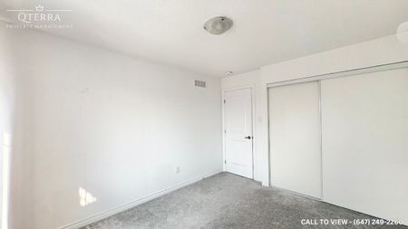 BEAUTIFUL 3-BEDROOM FREEHOLD TOWNHOUSE IN A TRANQUIL NEIGHBORHOOD - Photo 3