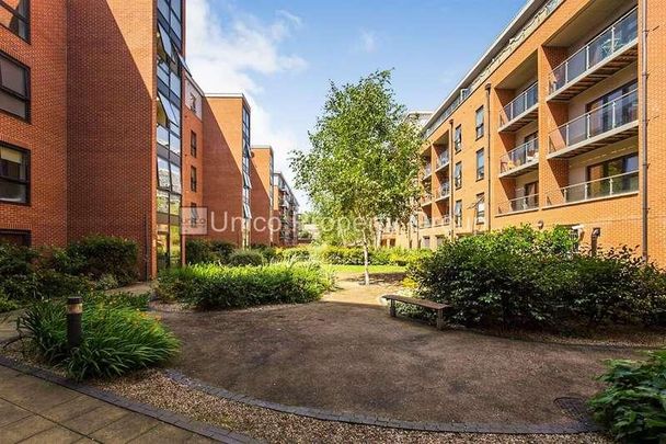 Windsor Court, Mostyn Grove, London, E3 - Photo 1