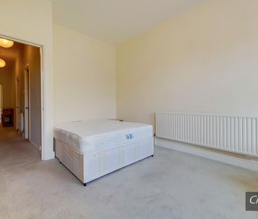 Mile End Road, London - Photo 1