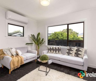 Stunning, Renovated, Three Bedroom Home - Photo 5