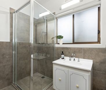 CHARMING FAMILY HOME FOR RENT IN HAMPTON! - Photo 4