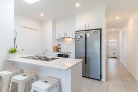 Low Maintenance Living in Award Winning Family Friendly Estate! - Photo 4