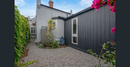 An Enchanting, Inner-City Charmer - Photo 3