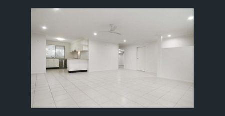 4 BEDROOM FAMILY HOME IN EIMEO - Photo 2