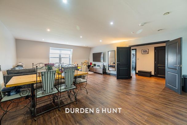 213 High Road, Loughton - Photo 1