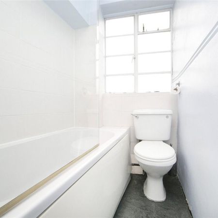 1 bedroom flat in London - Photo 3