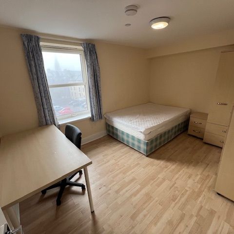 5 Bed Flat, Nicolson Square, EH8 - Photo 1