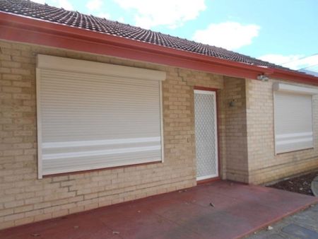 Lovely Three Bedroom Home! - Photo 5