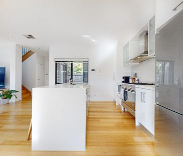 Super Spacious Townhouse - Photo 4