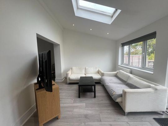 6 bedroom semi-detached house to rent - Photo 1