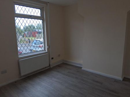 2 bedroom end of terrace house to rent - Photo 3