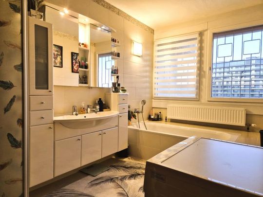 Wohnen in der Lentia-City! 89 m² WNFL im 19.Stock, Küche möbliert, 3 Zimmer, herrliche Fernsicht! Tiefgaragenplatz optional! - Photo 1