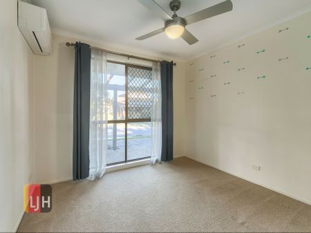 LARGE THREE LOWSET 3 BEDROOM HOME IN WHISPER QUIET PARKLAND LOCATION! - Photo 2