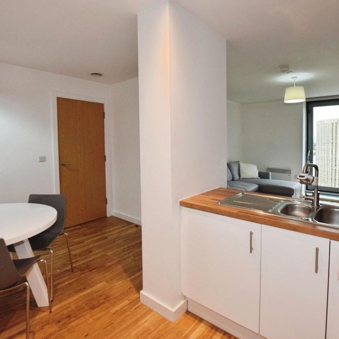 3 bedroom flat to rent - Photo 1