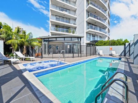 Executive-Style Apartment with Resort Amenities in Prime Bondi Junction Location - Photo 5