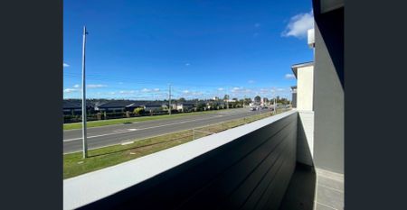 Modern Townhouse - Photo 3