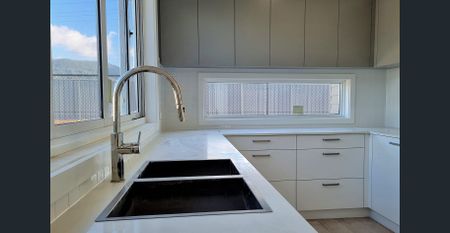 Near New Villa! - 3 Bed, 2 Bath, 2 Car - Photo 3