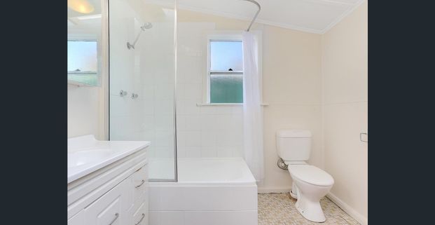 Victorian terrace in great location - Photo 1