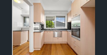 SPACIOUS VILLA UNIT JUST MOMENTS FROM THE BEACH & SHOPS! - Photo 4