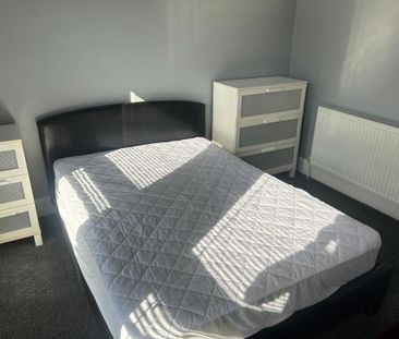 2 bedroom end of terrace house to rent - Photo 6