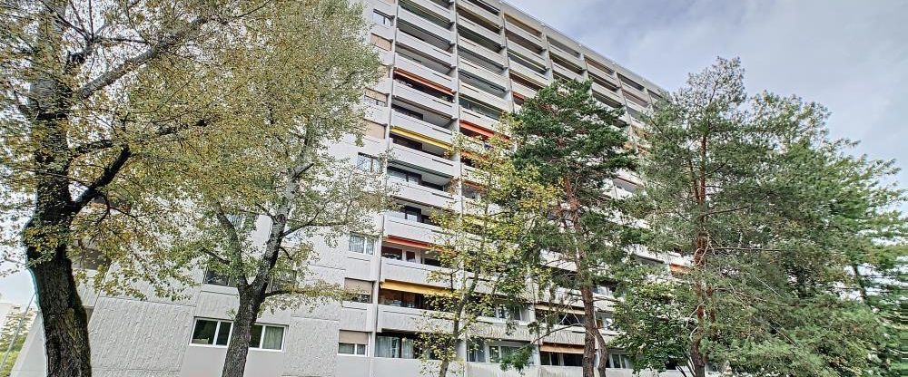 Bel appartement rénové de 5 pièces au 9ème étage - Photo 1