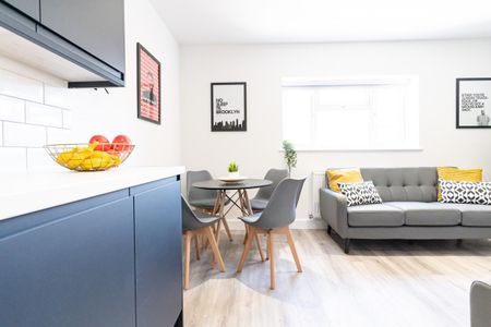 Cromwell Road #16 - Photo 3