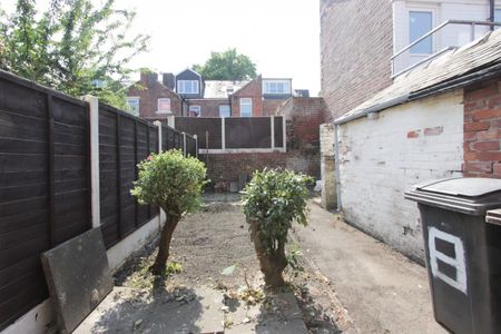 4 bedroom House To Let - Photo 3