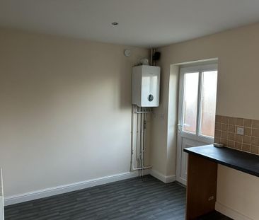 2 bedroom end of terrace house to rent - Photo 4
