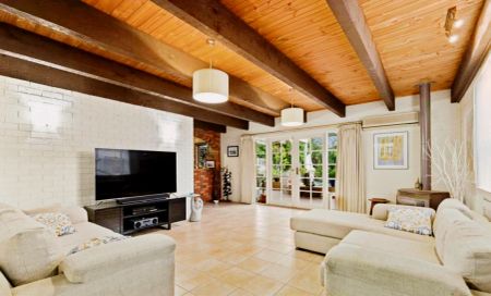 4 Bed, 2 Bath - Photo 2