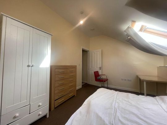 6 bedroom flat to rent - Photo 1