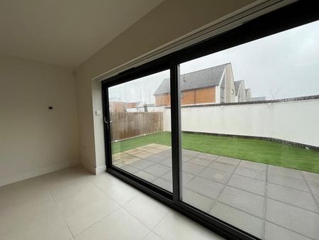 3 bedroom detached house to rent - Photo 2