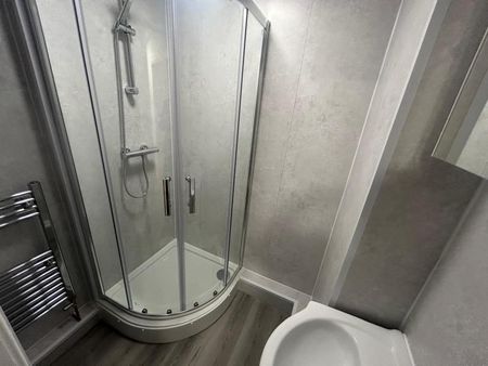 3 bedroom flat to rent - Photo 2