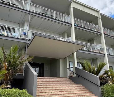 Spacious apartment on top floor - Photo 5