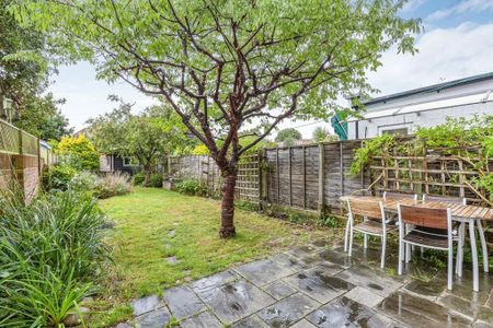 3 bedroom terraced house to rent - Photo 5