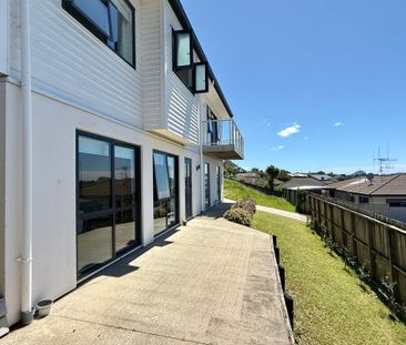 Stunning Modern Two-Storey Home with Mount Views & Bonus Downstairs... - Photo 5