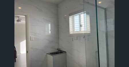 MODERN GRANNY FLAT - WATER USAGE INCLUDED - Photo 4