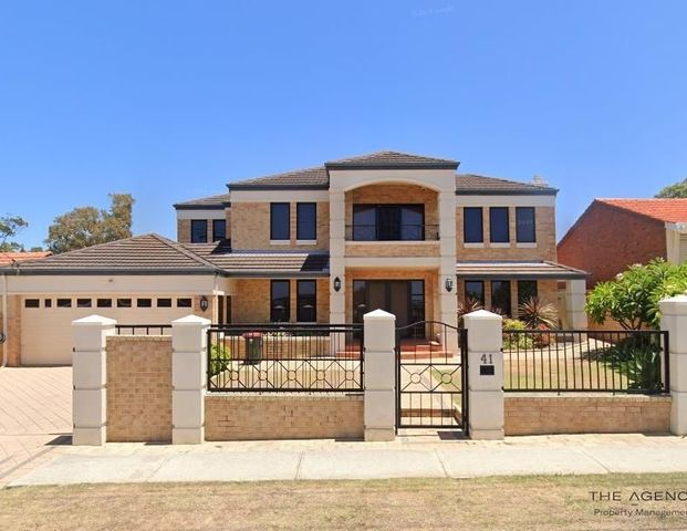 Stunning family home with pool - Photo 1