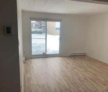 $1055, 4 1/2 au rez-de-chaussée pour juillet - Photo 1