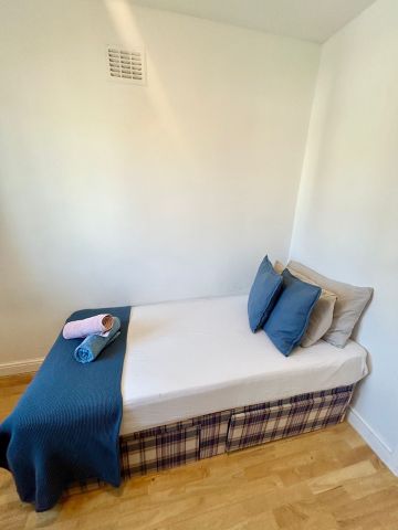 Room in a Shared House, College Road, HA9 - Photo 2