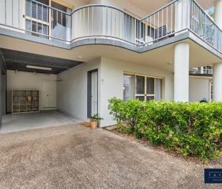 Beachside Living With Everyday Convenience - Photo 6