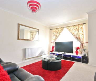 Kingfisher Drive, Staines-upon-Thames, Surrey, TW18 4RR - Photo 2