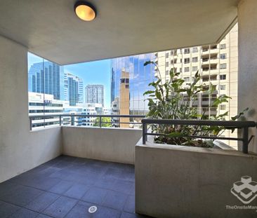 NEWLY RENOVATED 2 BEDROOM 2 BATHROOM APARTMENT - Photo 6