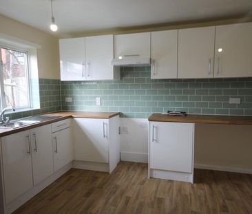 3 bedroom end of terrace house to rent - Photo 1