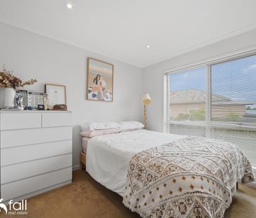 Modern Home With Water Views - Photo 4